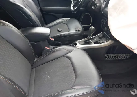 2018 Jeep Compass Latitude 4X4 z USA, uszkodzony, nr VIN 3C4NJDBB4JT117805